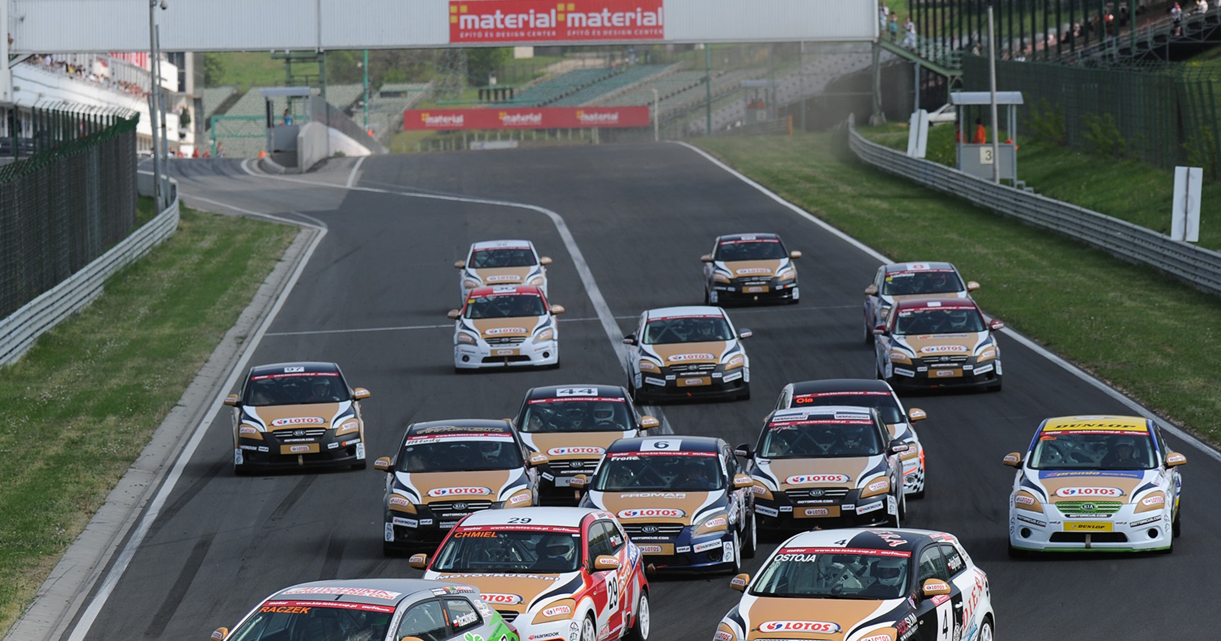 Kia Lotos Cup 2010: upalna inauguracja na Hungaroringu