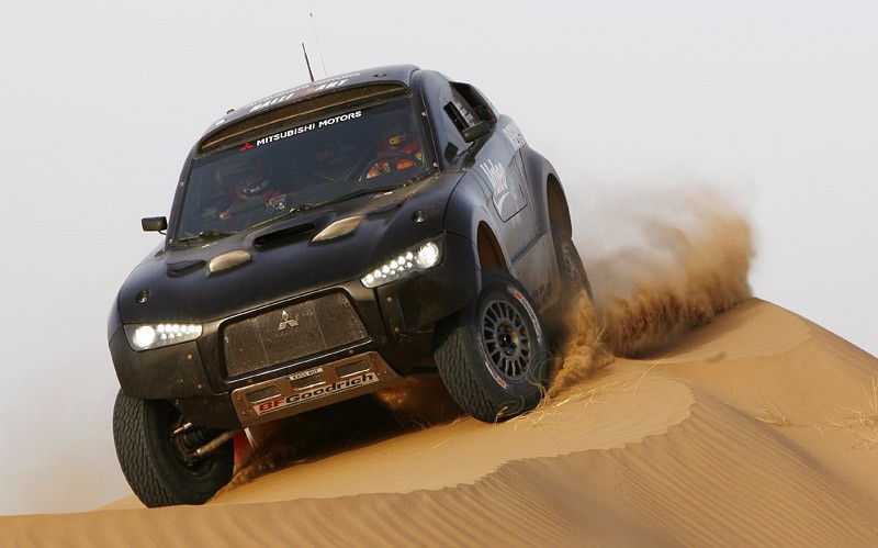 Mitsubishi: Racing Lancer na salonie w Paryżu (pierwsze zdjęcia)