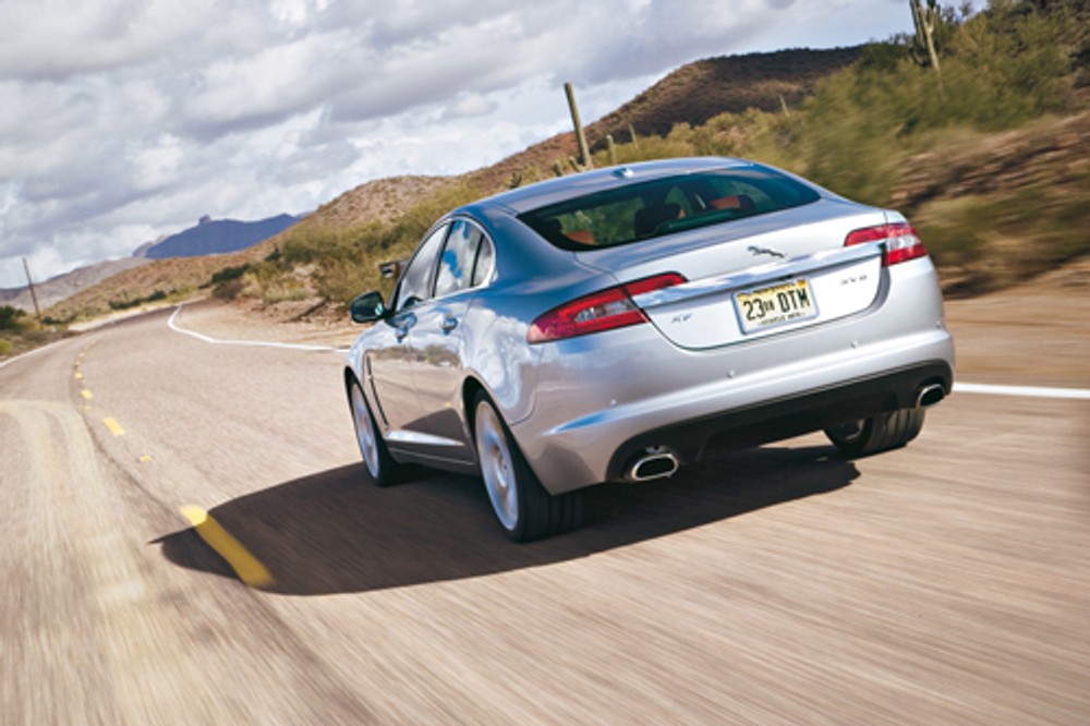 Jaguar XF - Jaguar ostrzy pazury