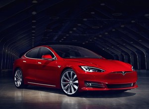 Europejscy motocykliści chcą testów samochodów Tesla z udziałem motocykli