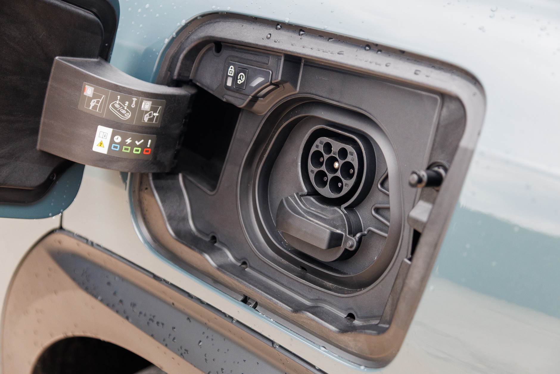 Citroen C5 Aircross w wersji elektrycznej może ładować się z maksymalną mocą 160 kW