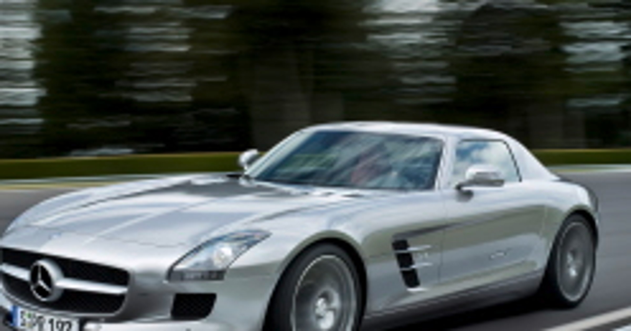 Mercedes: SLS AMG już w sprzedaży w Polsce (cena 810 tys. zł)