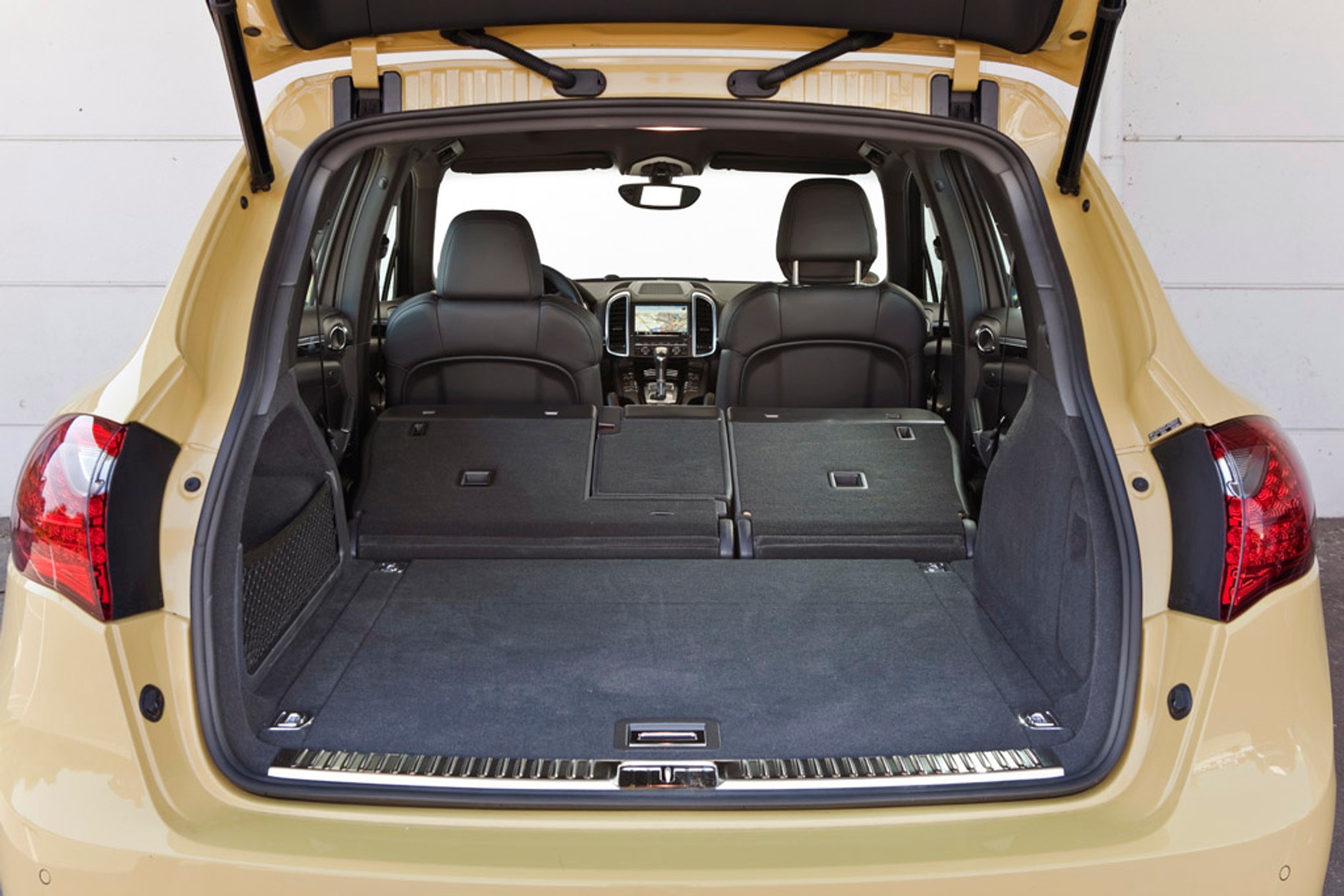 Porsche Cayenne kontra Infiniti FX: luksus i sport