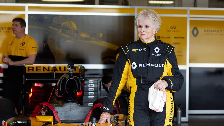 79 lat to nie przeszkoda, aby pojeździć bolidem F1