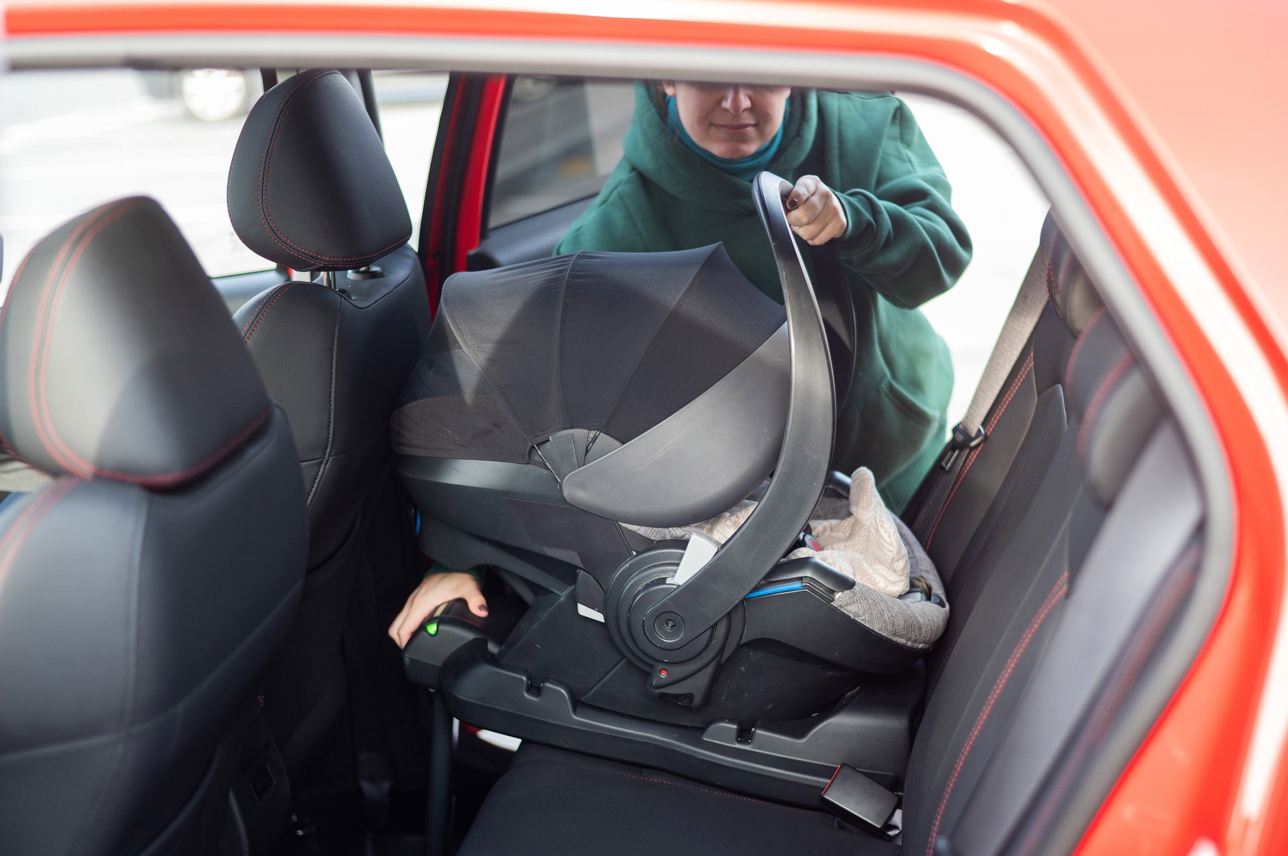 Zakaz palenia w samochodzie ma obowiązywać, gdy w pojeździe znajdują się dzieci lub kobiety w ciąży