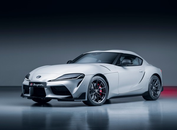 Toyota GR Supra z manualną skrzynią biegów. Można już składać zamówienia