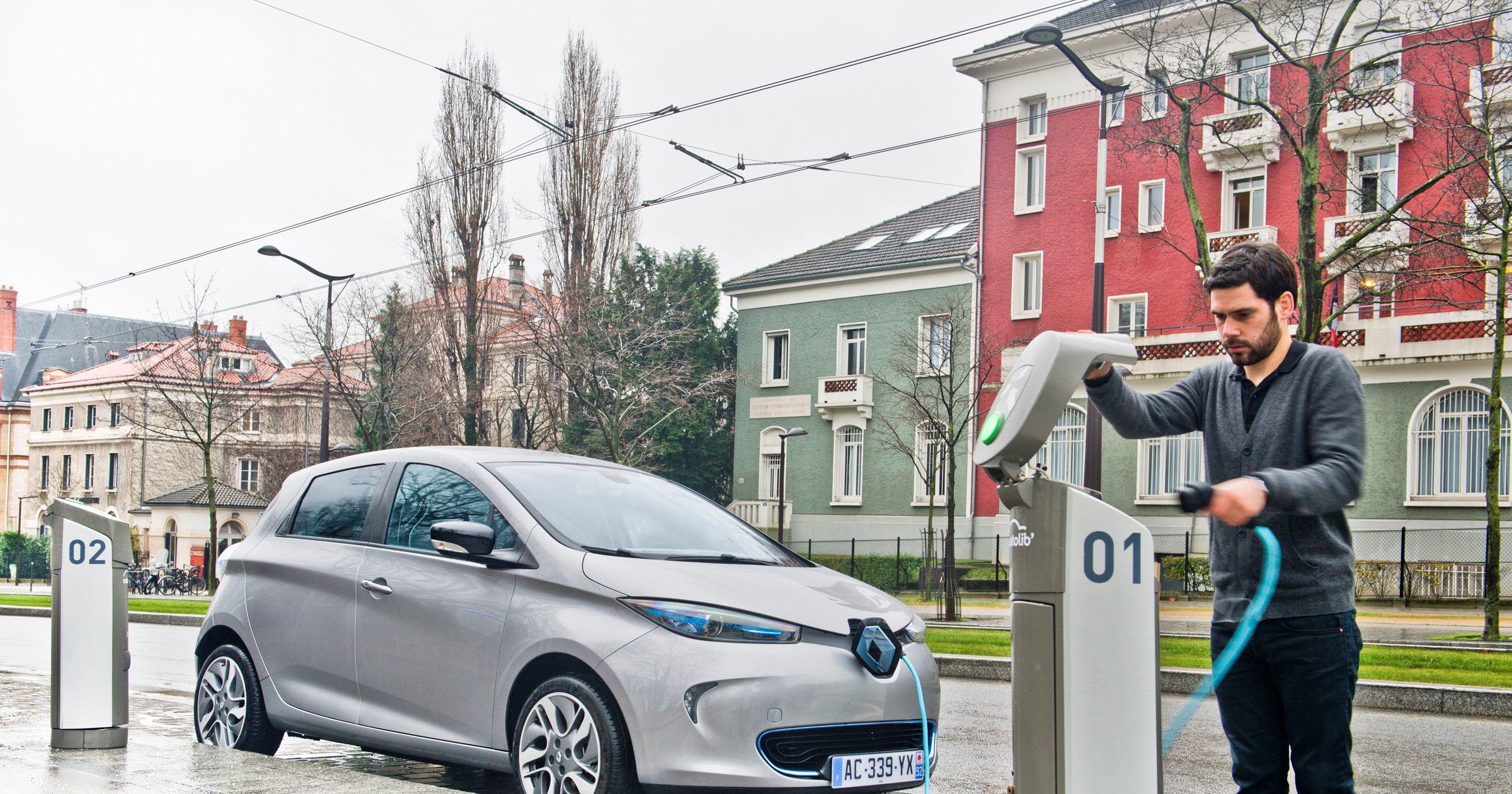 Renault Polska instaluje punkty ładowania