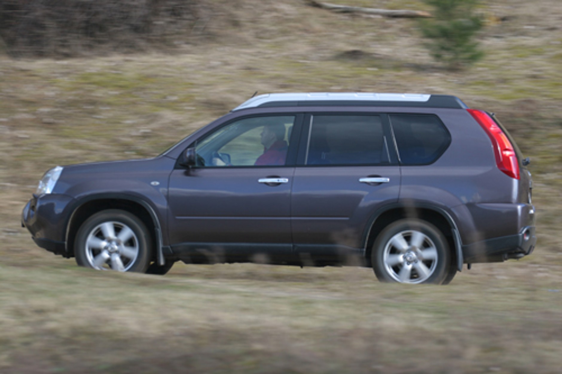 Nissan X-Trail 2.0 dci LE - Wygodny, ale drogi