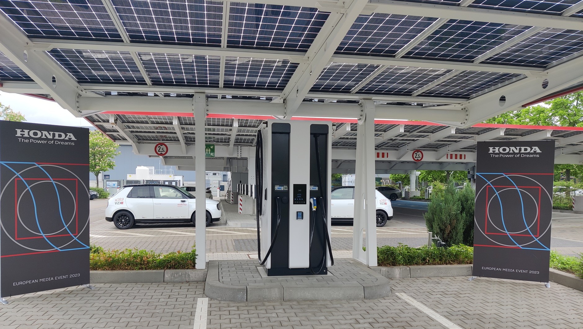 Ładowarki do samochodów elektrycznych zasilane przez fotowoltaikę
