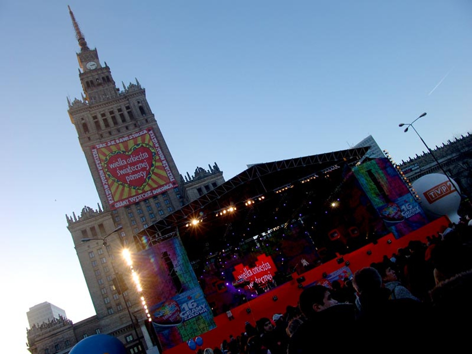 WOŚP 2008: wielki finał pod Pałacem Kultury (foto)