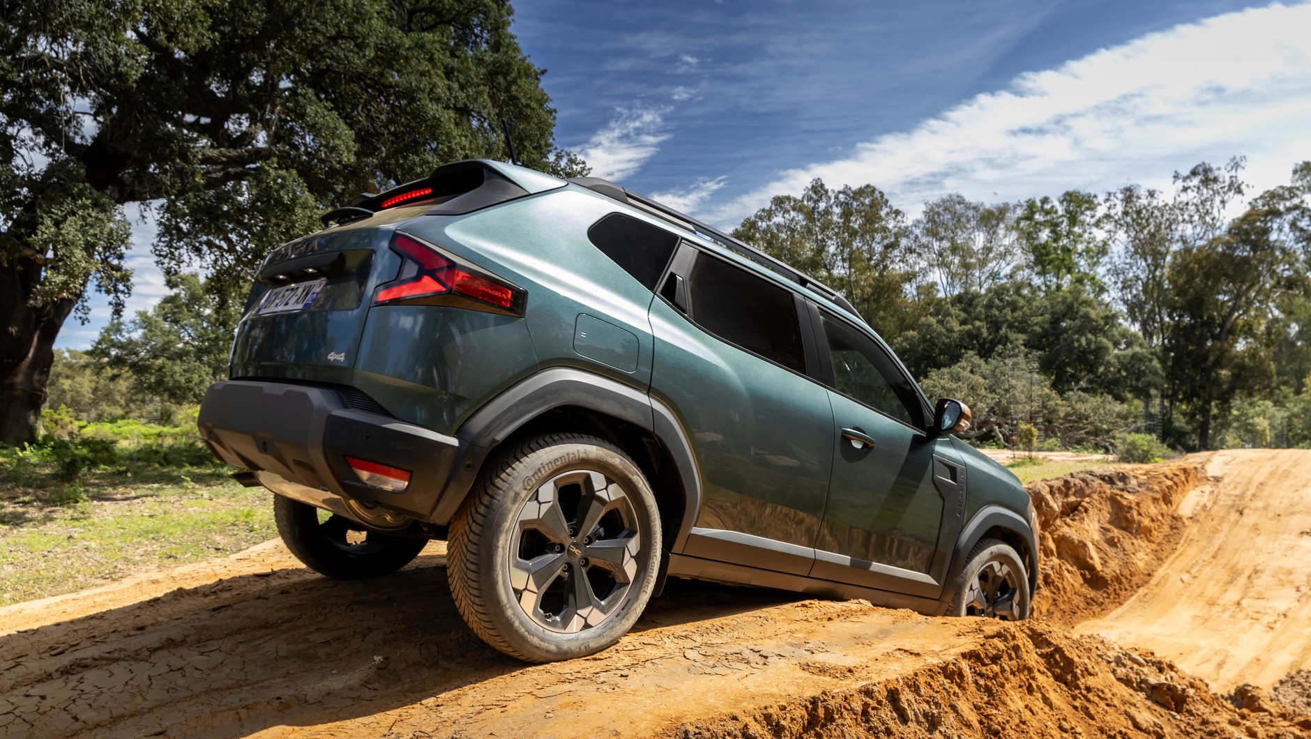 Wśród SUV-ów Dacia Duster 3. generacji to jedna z najbardziej uterenowionych propozycji