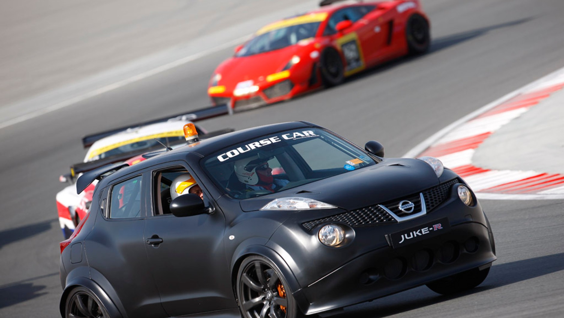 Nissan Juke-R: ognisty potwór