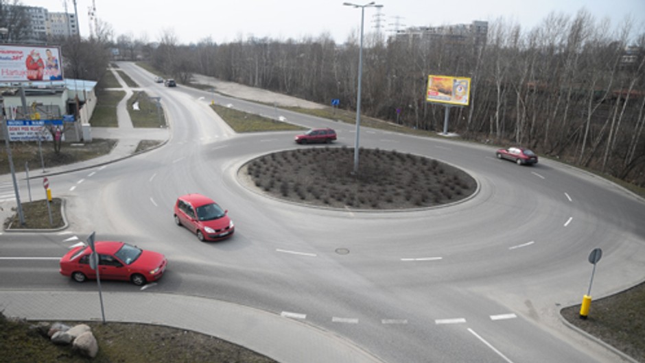 Rondo, czyli jak jeździć po zakręconym skrzyżowaniu?