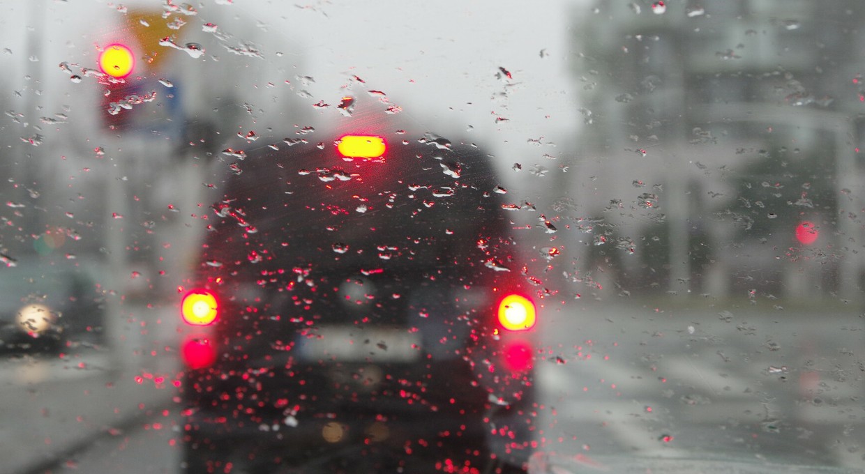 Patent na zaparowane szyby w samochodzie. Ten prosty trik może uchronić przed mandatem