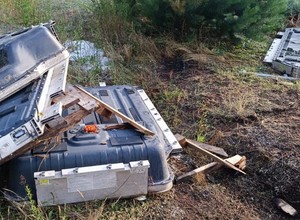 Baterie porzucone w lesie pod Wołominem prawdopodobnie zostały ukradzione. Po raz drugi
