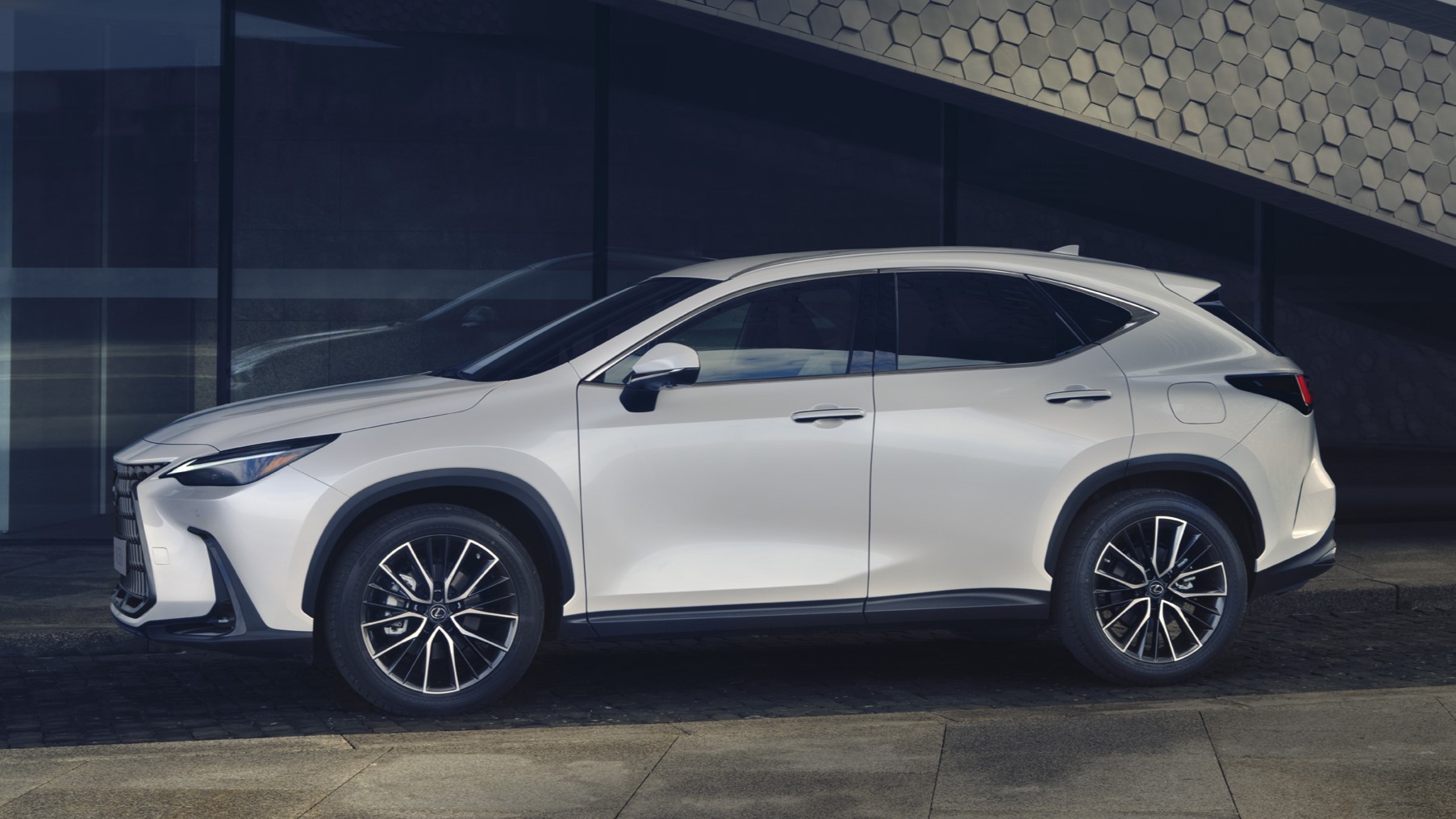Lexus NX (druga generacja; od 2021 r.): najczęściej rejestrowany nowy Lexus w Polsce w okresie styczeń-kwiecień 2024 r.