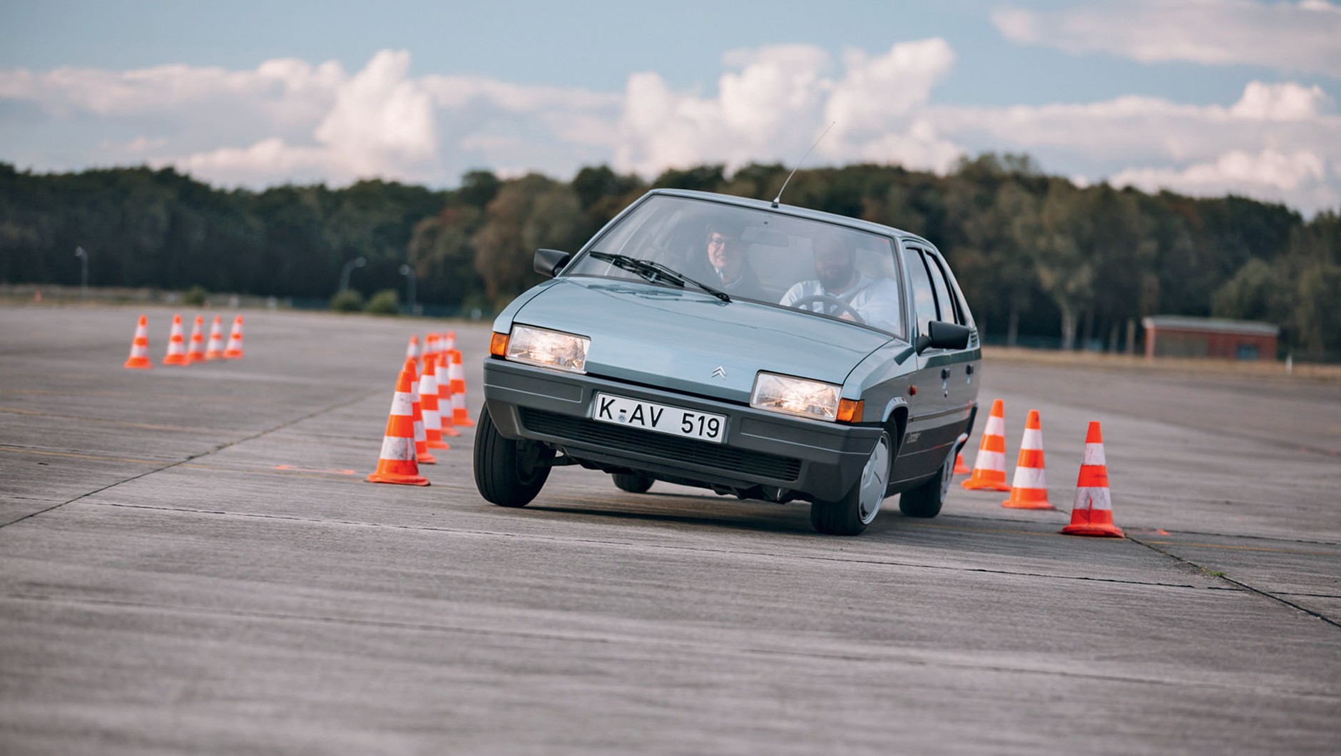 Citroëna BX-a nie sposób pomylić z jakimkolwiek innym samochodem z tamtych lat.
