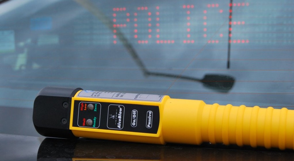 Pijany nastolatek wjechał w radiowóz