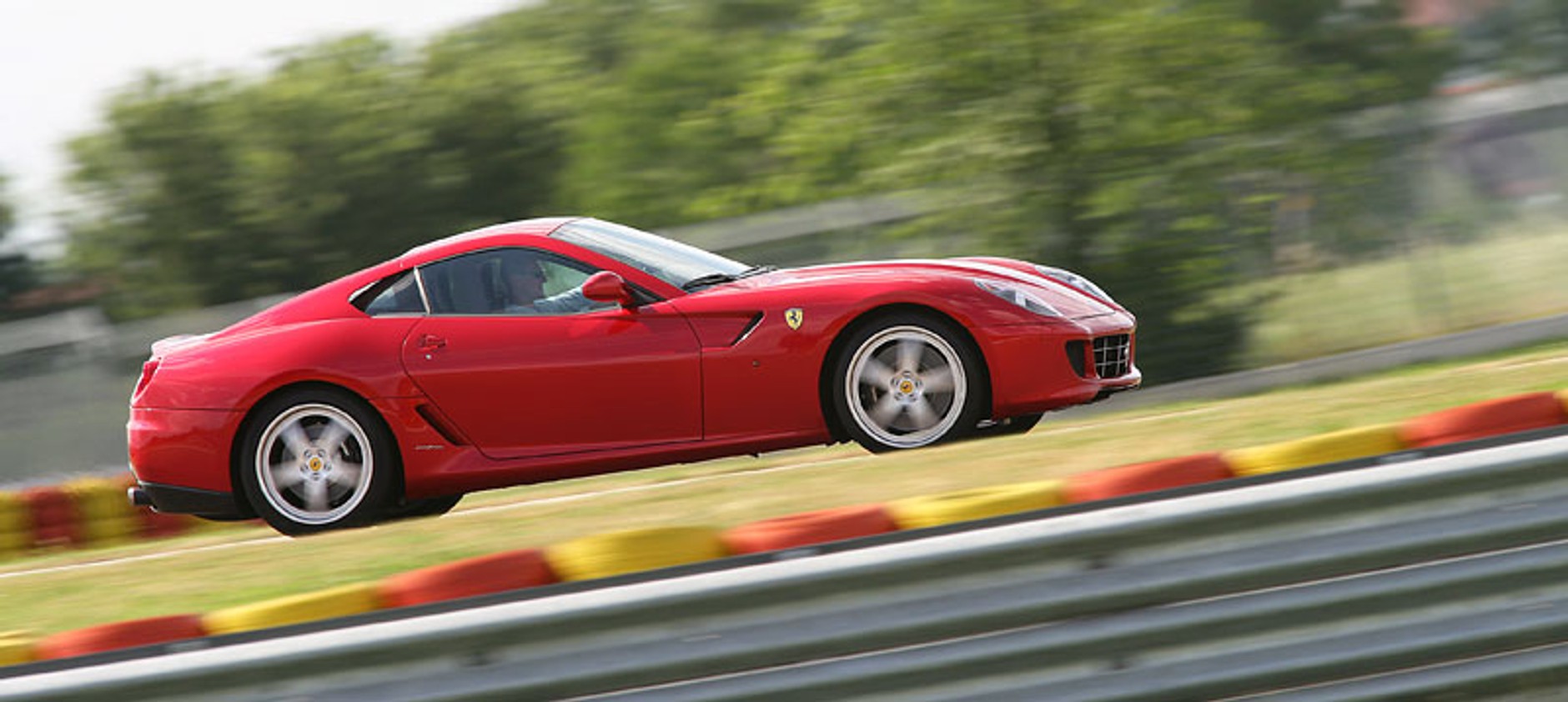 Ferrari 599 HGTE: pakiet dla Fiorano (fotogaleria)