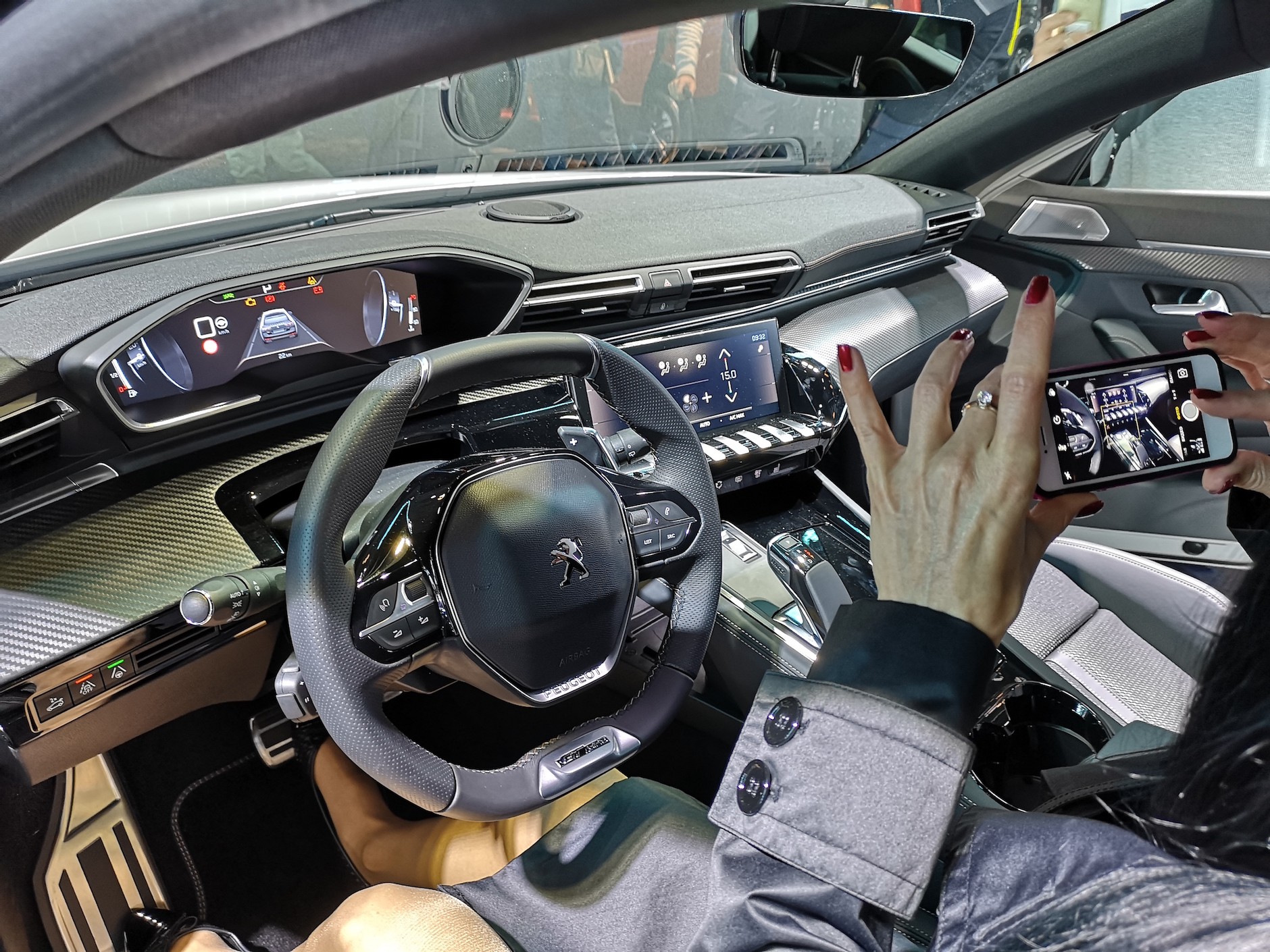 Peugeot na salonie w Paryżu