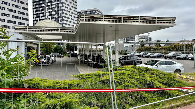 Likwidowana stacja paliw Shell przy ul. Ostrobramskiej w Warszawie