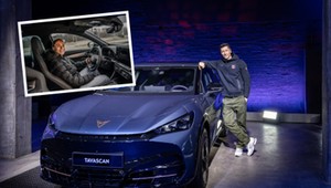 Służbowe samochody Roberta Lewandowskiego i Ewy Pajor mają ten sam napęd. Ale są inne