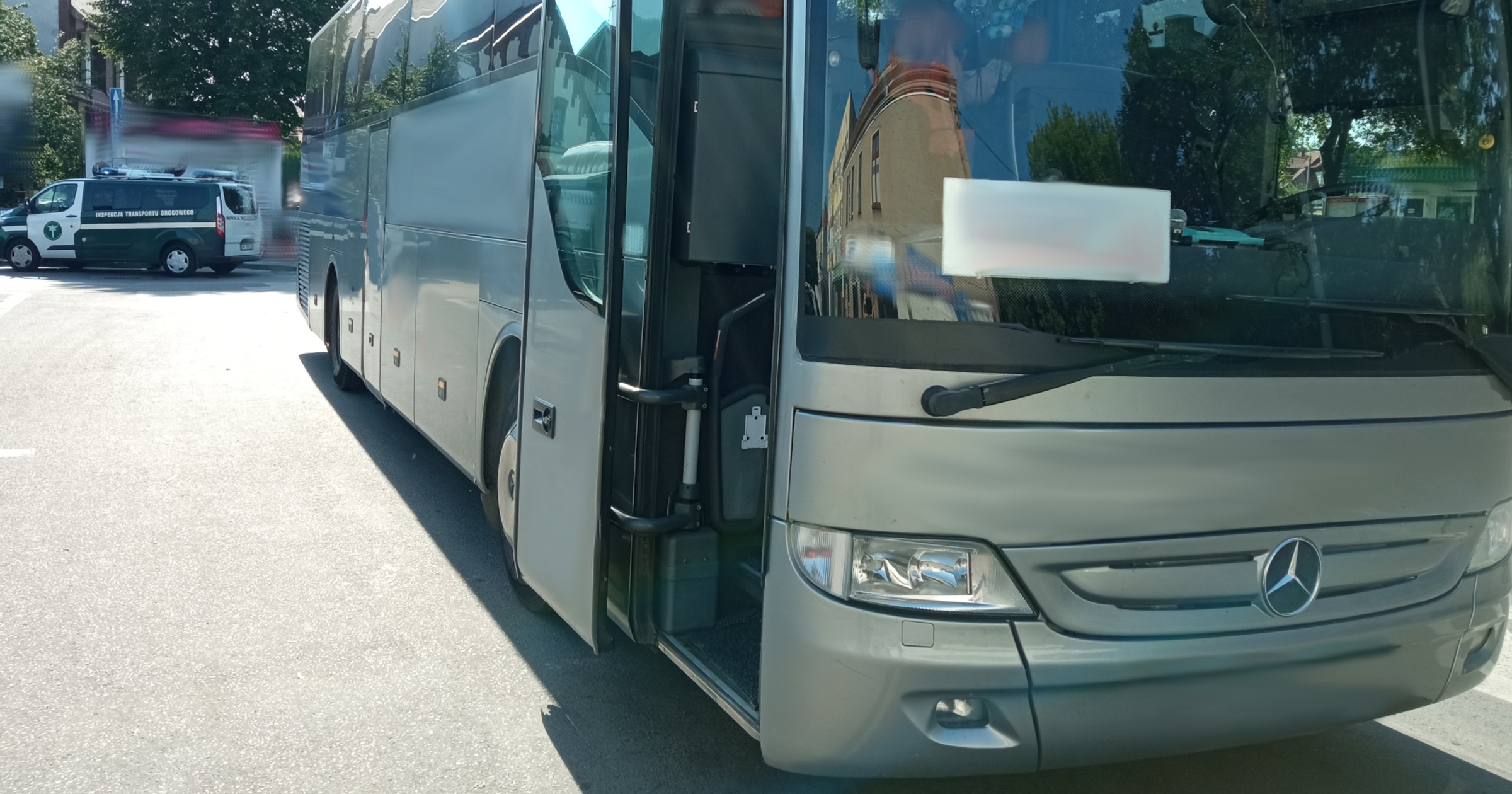 Autobus ze zbyt wysoką liczbą pasażerów