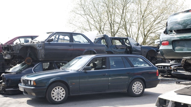 Auto na części: trzeba uważać na okazje