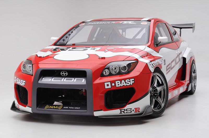 Driftujący Scion tC