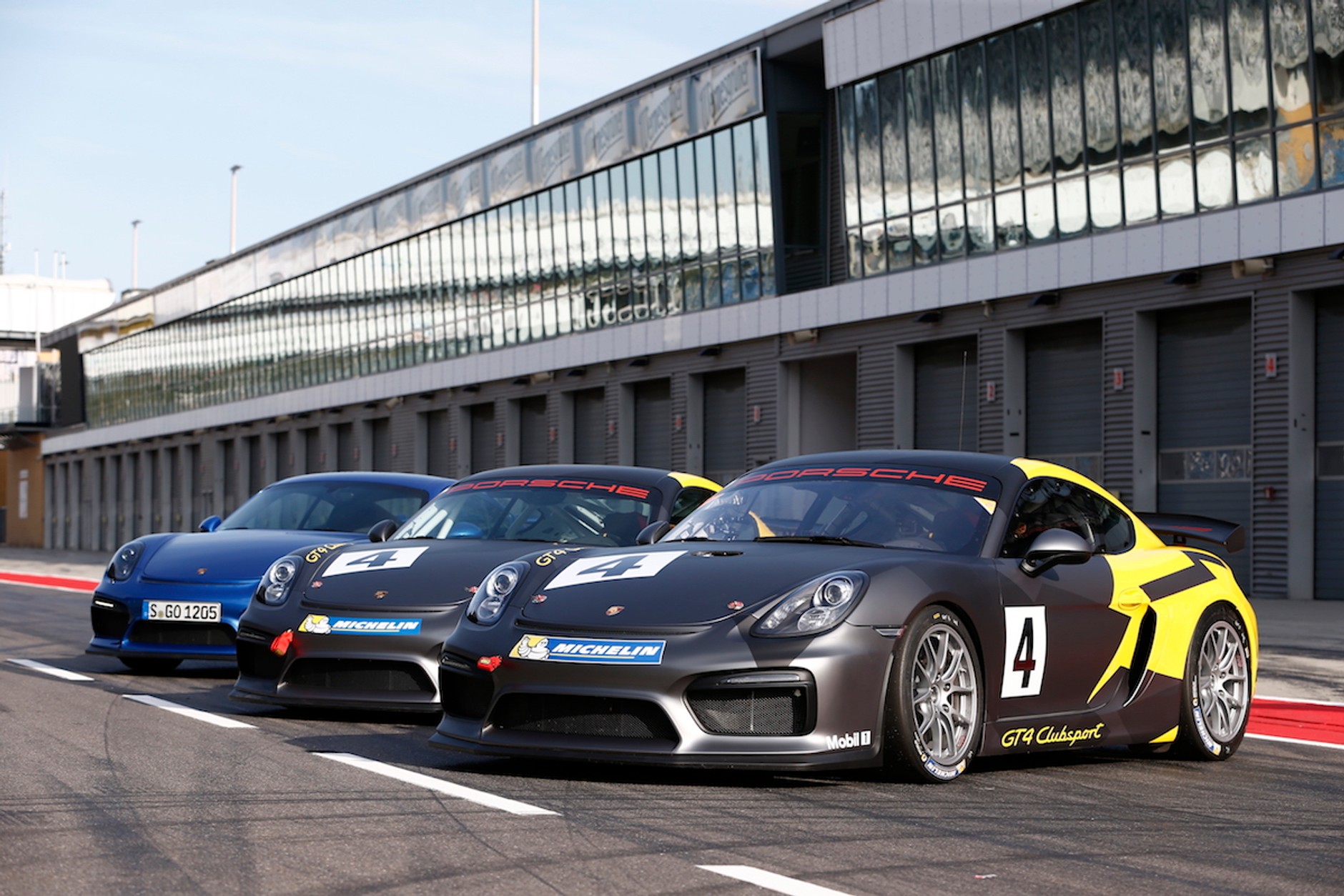 Porsche Cayman GT4 w trzech wariantach
