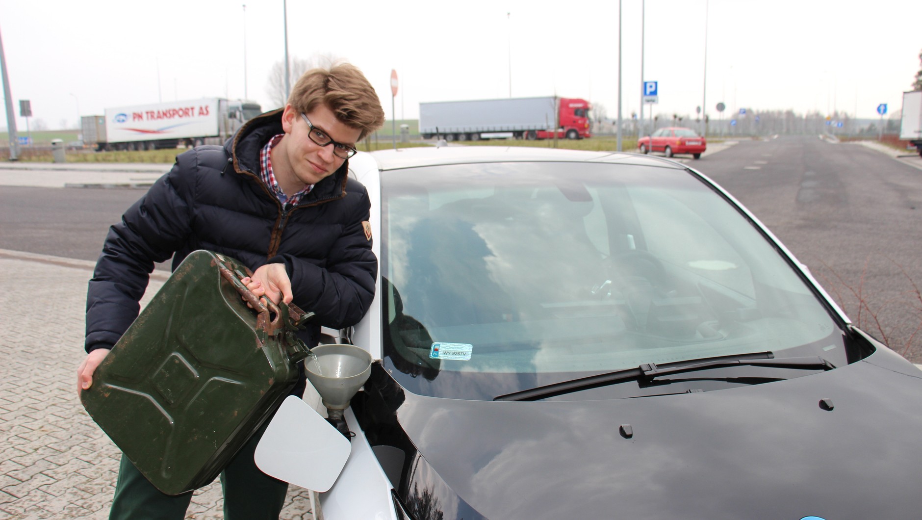 9-litrowy bak starcza na przejechanie 90 km. Paliwo nie zawsze kończy się blisko stacji...