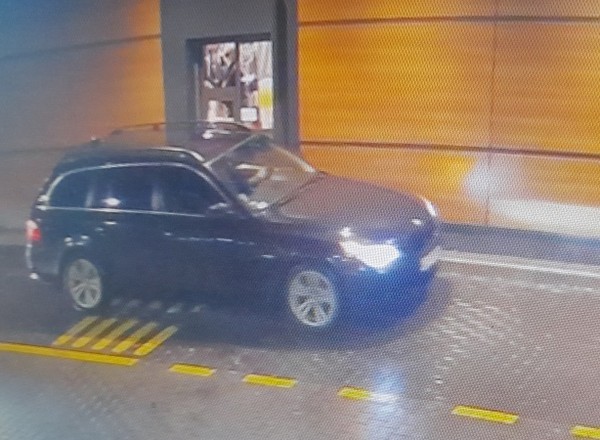 Pod okienko podjechał pijany kierowca. Pracownica sprytnie zareagowała