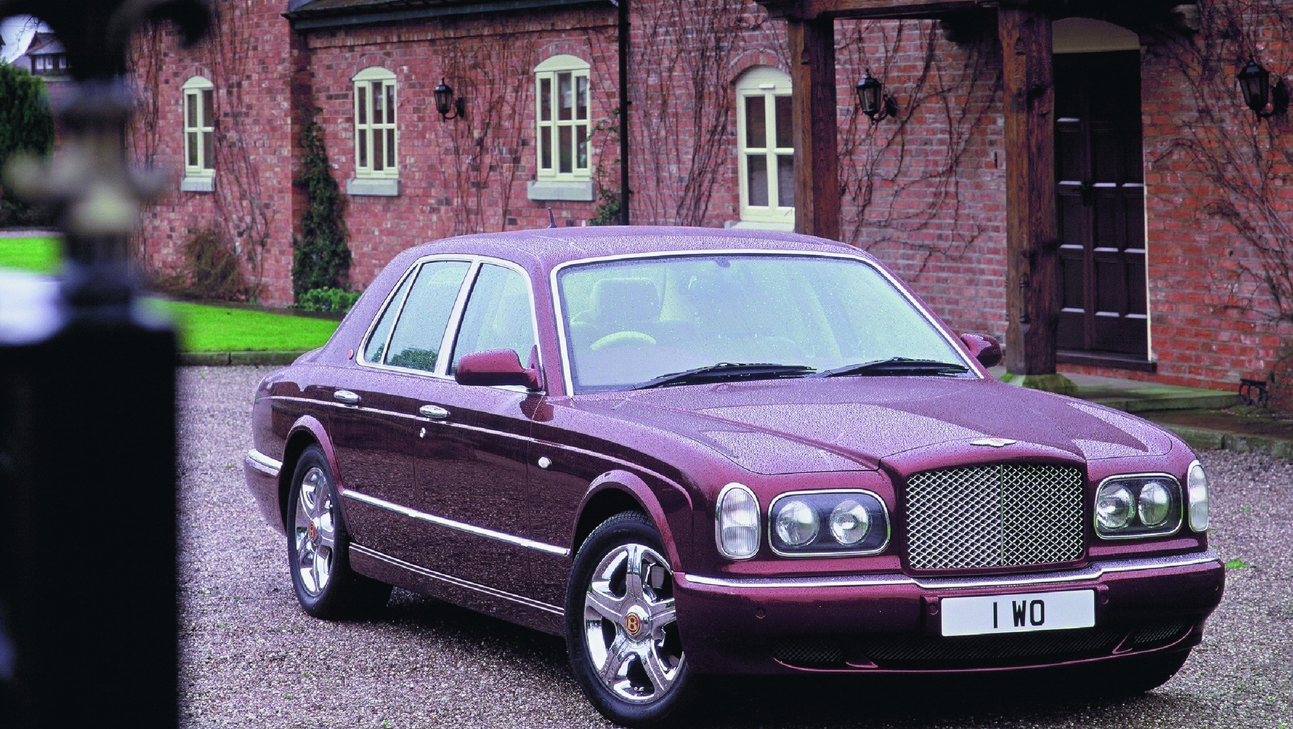 Bentley Arnage: jak to się w ogóle wymawia? Pierwsze słowo po angielsku, drugie po francusku.