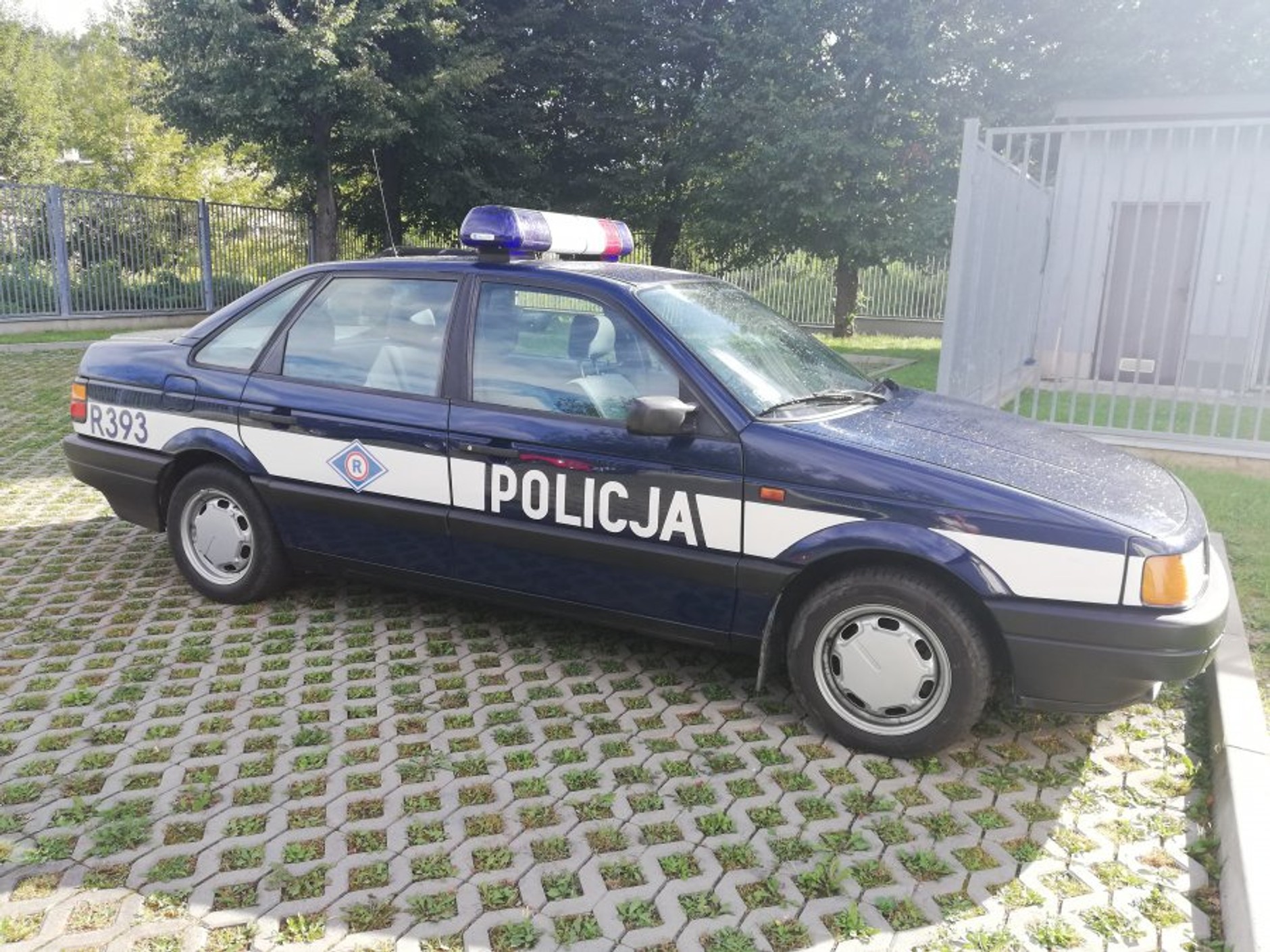 „Fałszywi policjanci” w historycznym radiowozie