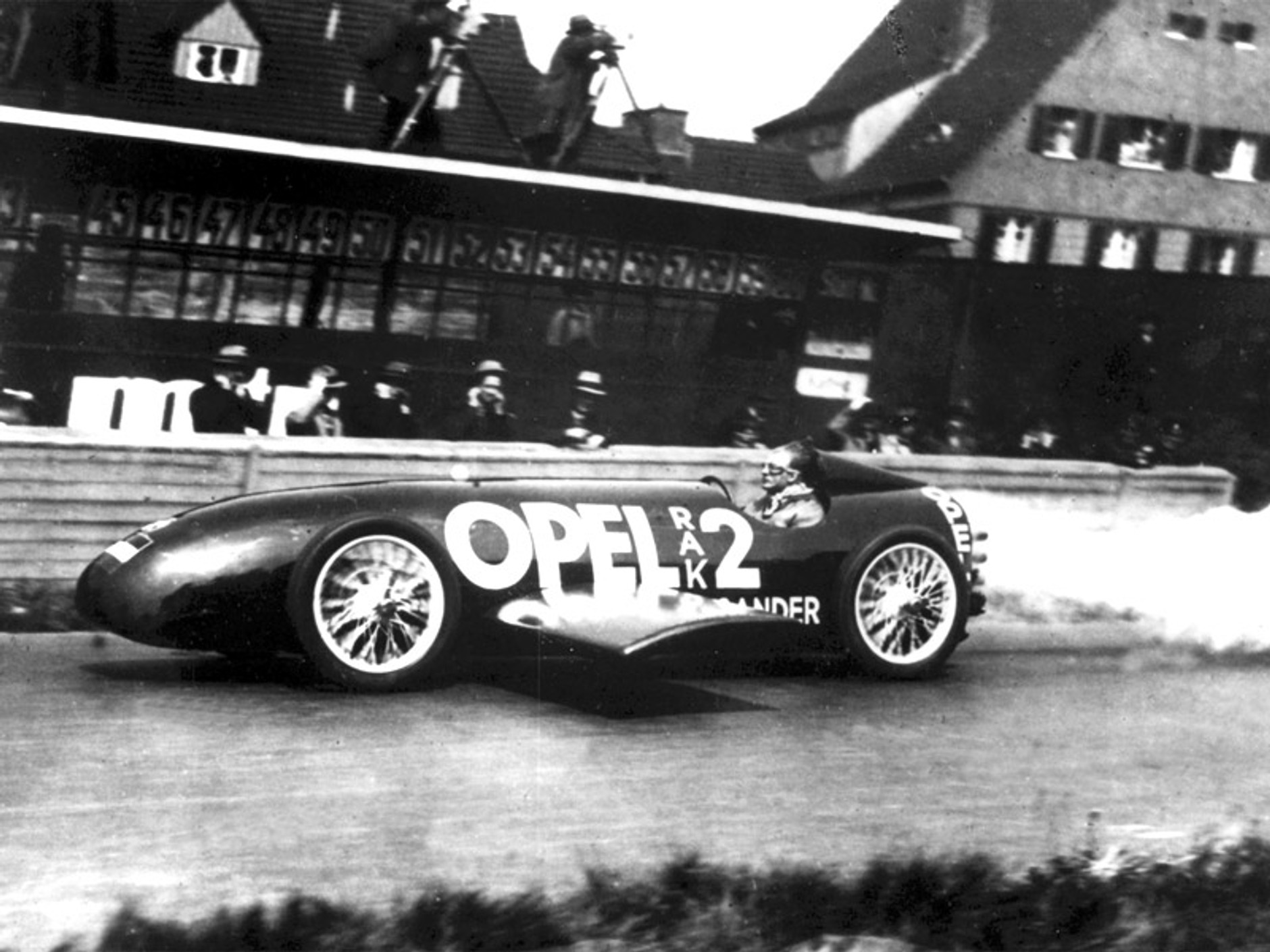 Samochody z silnikiem rakietowym: 80-lecie rekordowej jazdy Opla RAK2 (wideo)