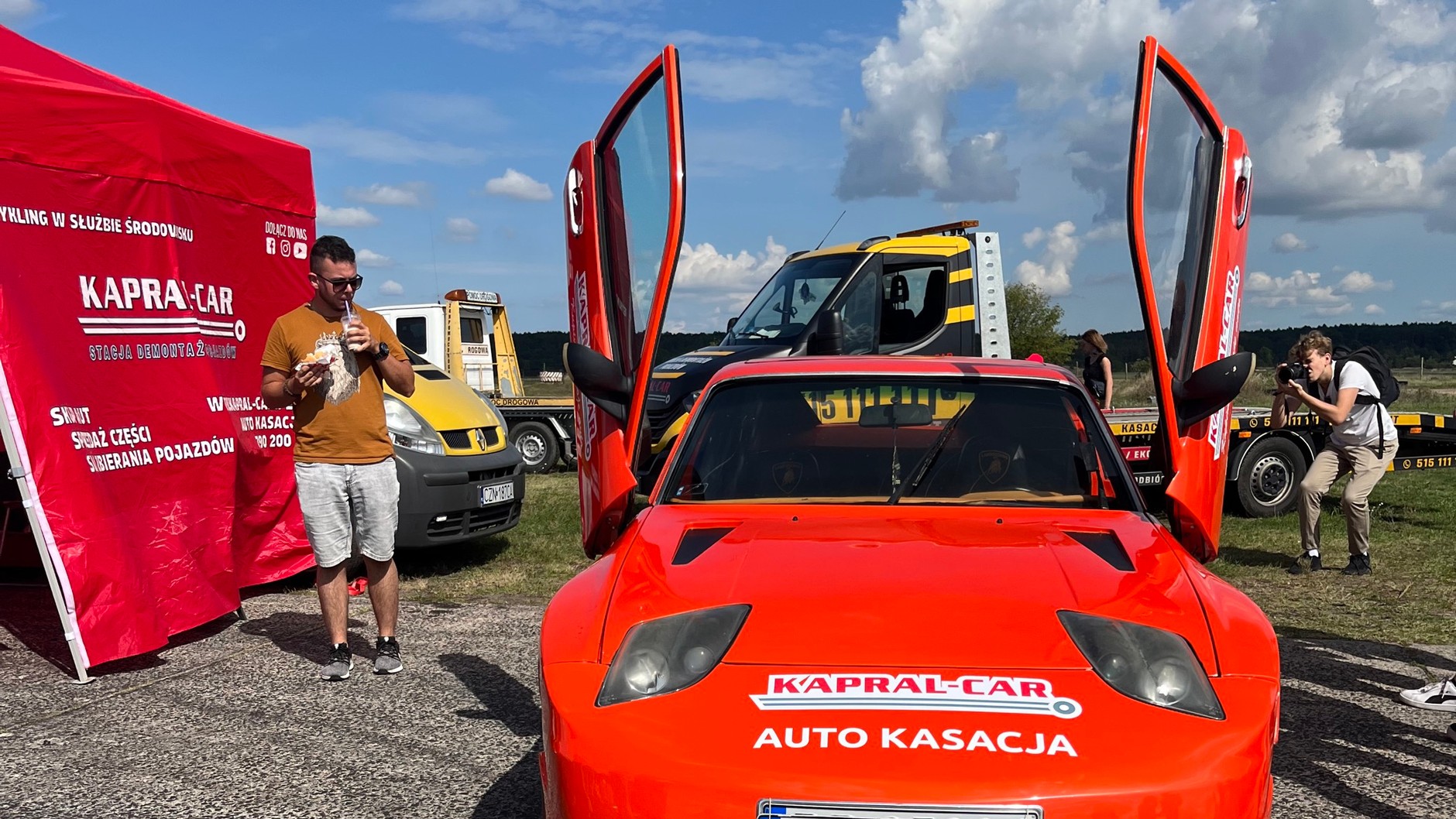 Porshambo oklejone reklamą Kapral-Car