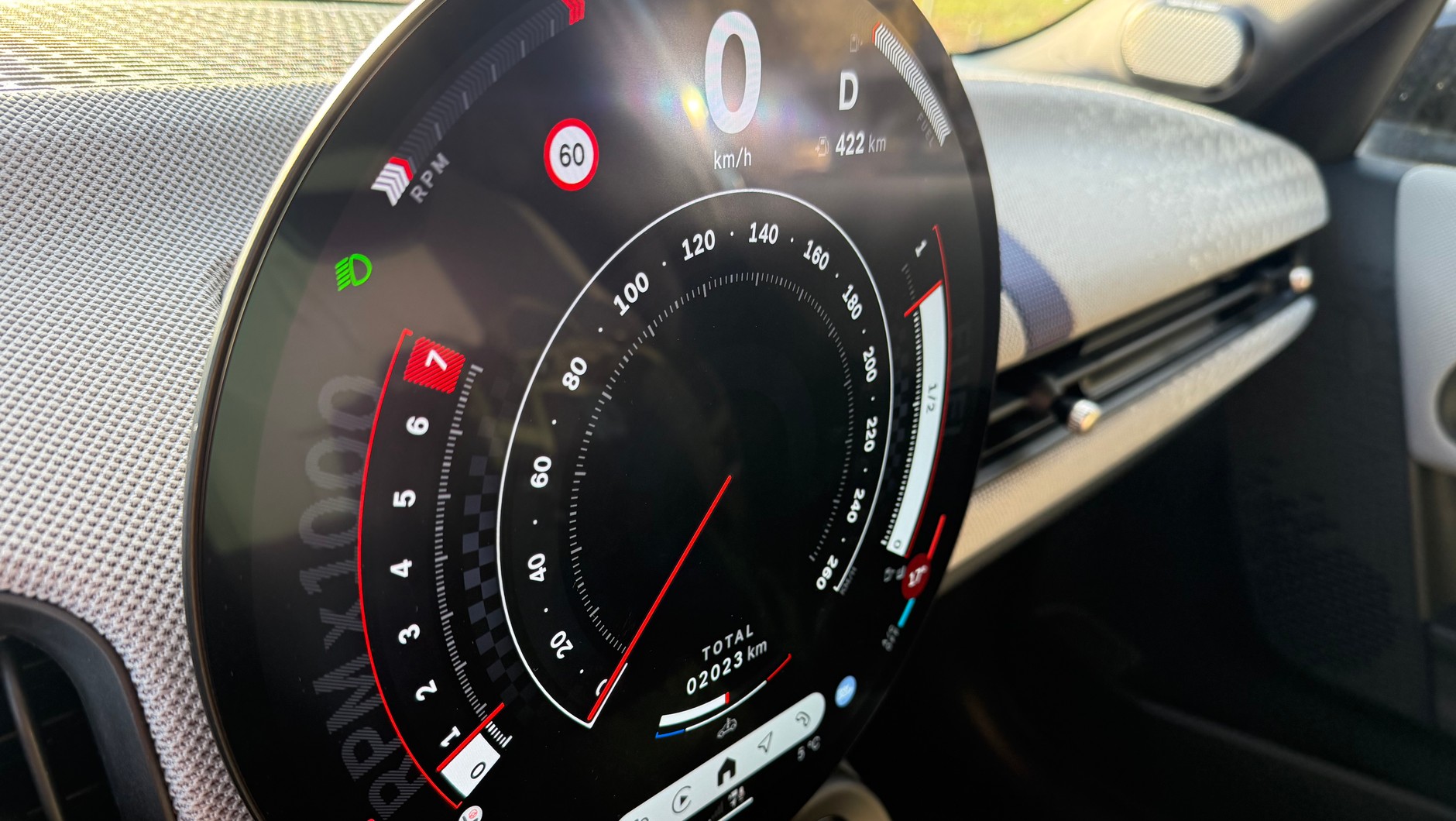 Mini Cooper S: poszczególnym trybom jazdy odpowiadają różne grafiki na ekranie