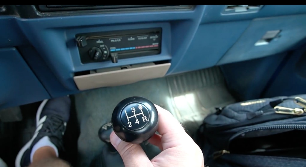 Włączanie biegu wstecznego podczas jazdy