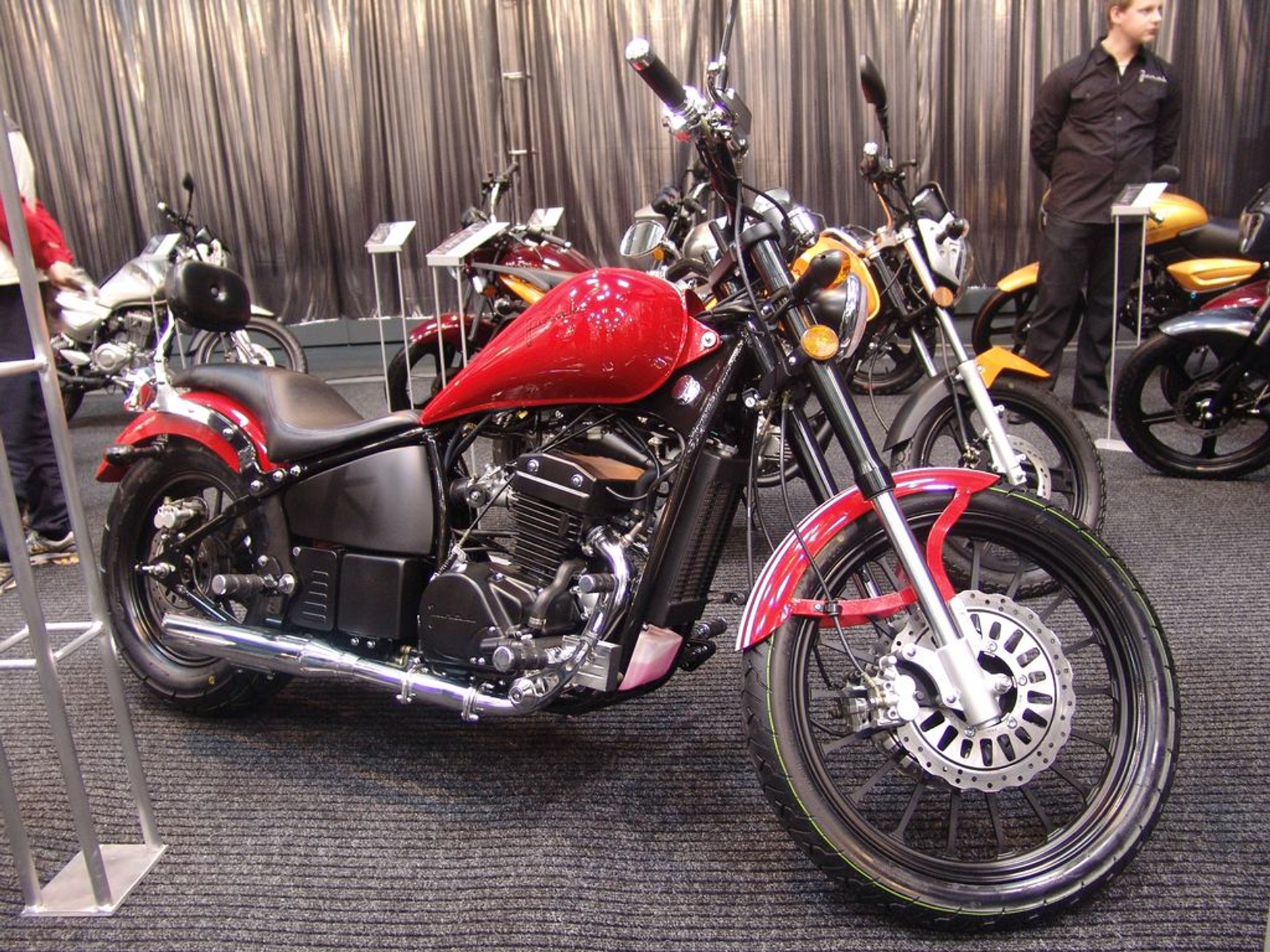 III Ogólnopolska Wystawa Motocykli i Skuterów: premiery i atrakcyjne hostessy (galeria)