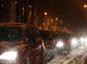 Jak zimą przetrwać w korku?