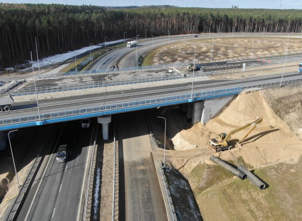 Rząd obiecuje 290 mld złotych na budowę dróg do 2030 r.