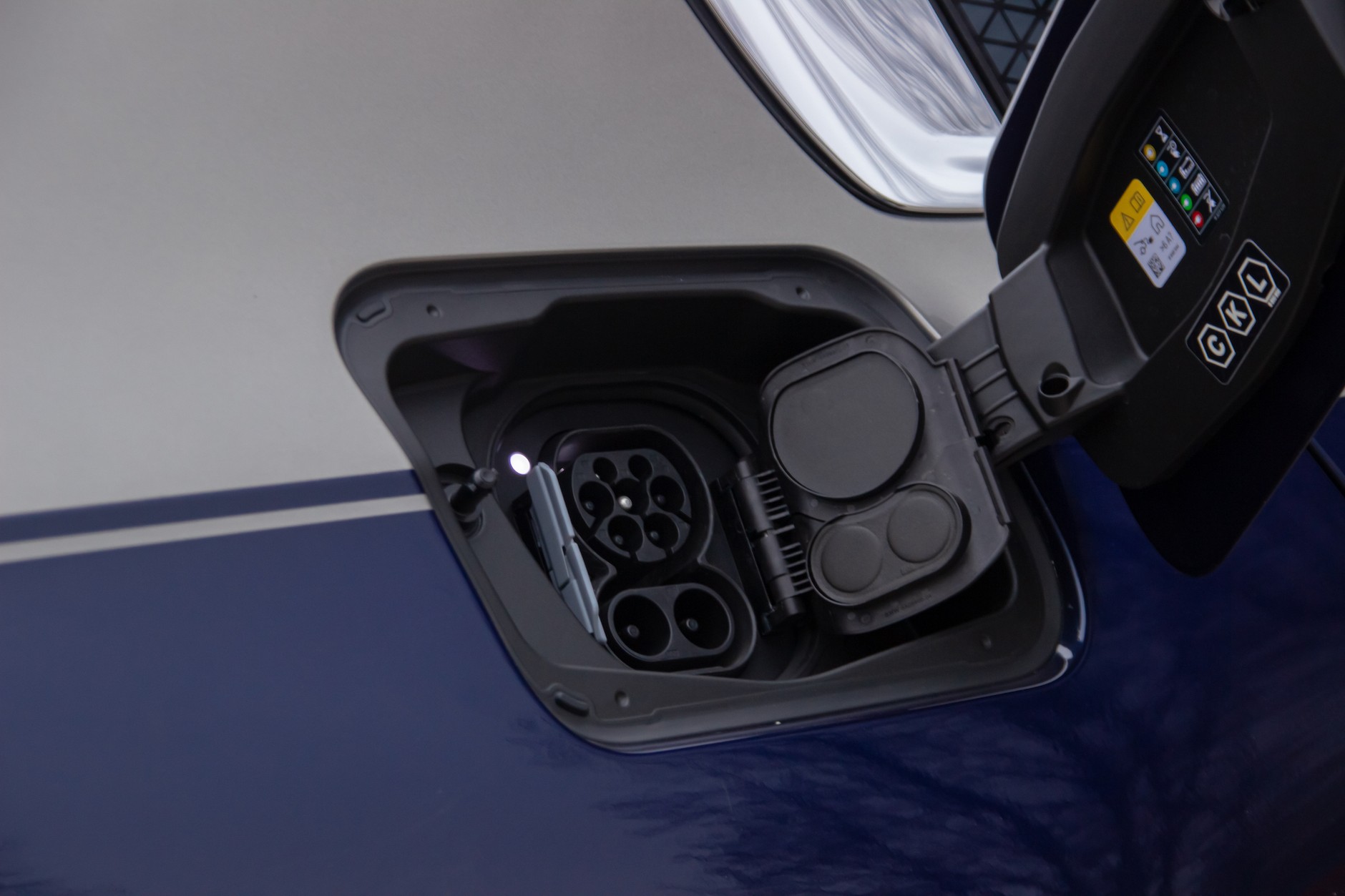 BMW i7