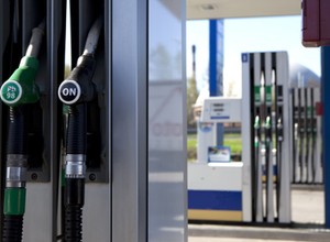 Pijany przyjechał na stację po hot dogi. Trafił na policjantkę