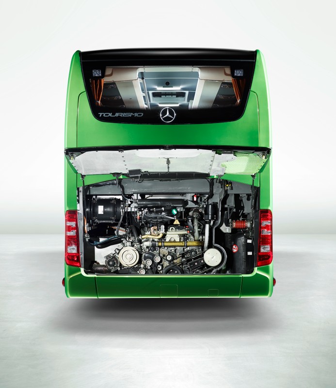 Mercedes Tourismo. Widoczny silnik to wersja OM 936 czyli 7.7 l oraz 354 KM
