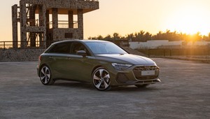 Audi A3 Sportback i Limousine po liftingu. Mają cztery sygnatury świateł i funkcje na żądanie