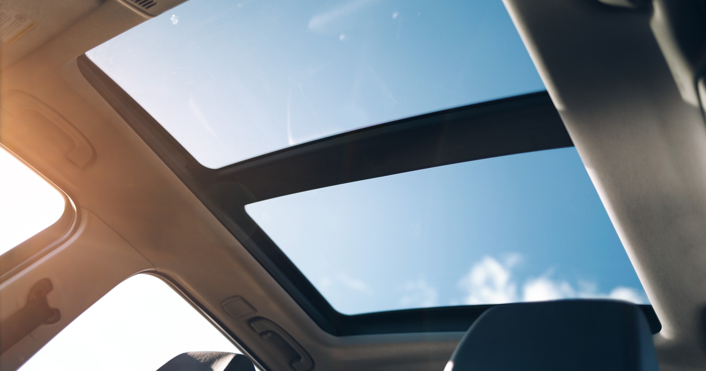 Szklany dach z funkcją otwierania