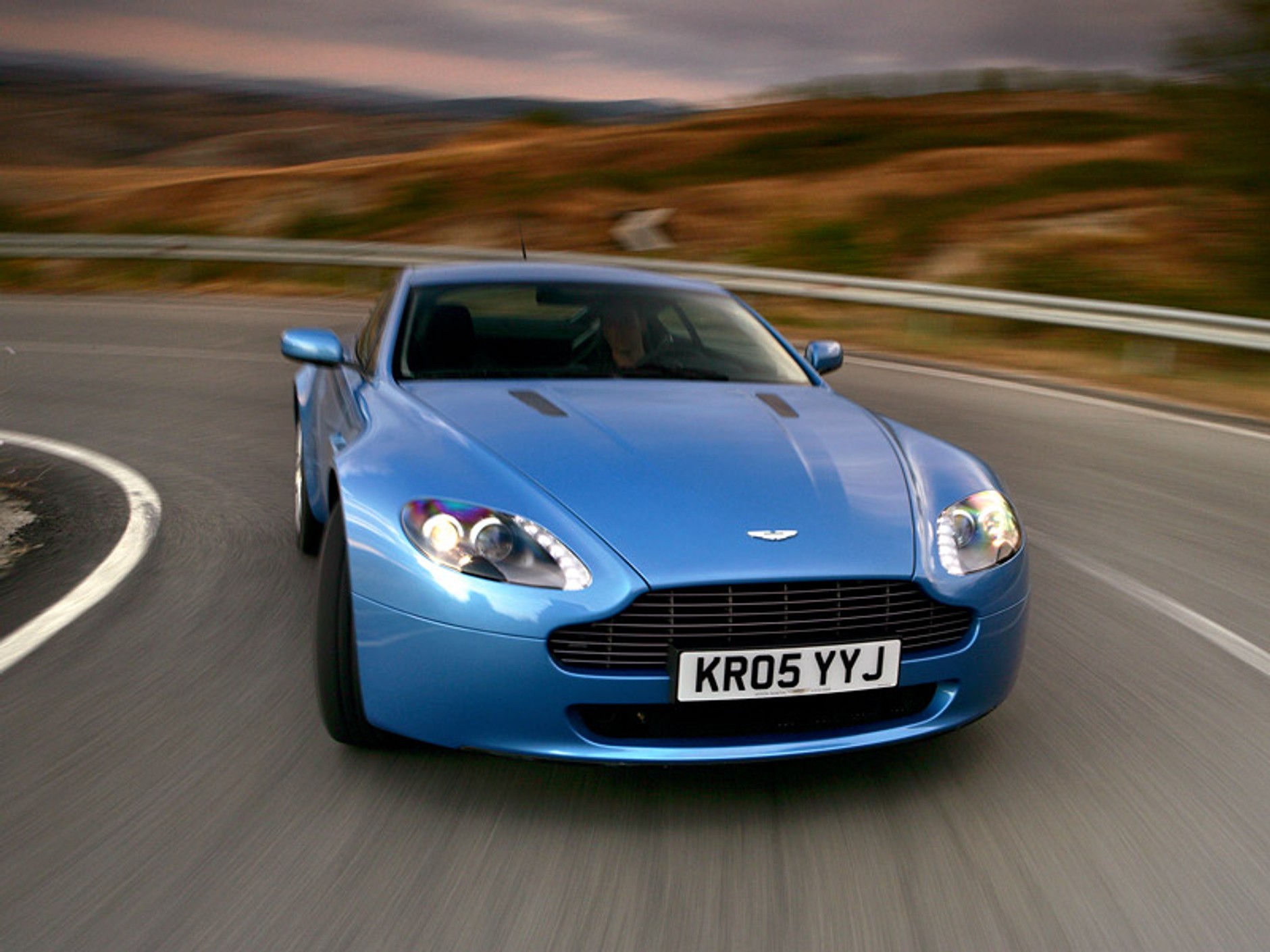 Aston Martin V8 Vantage: mocniejszy i szybszy