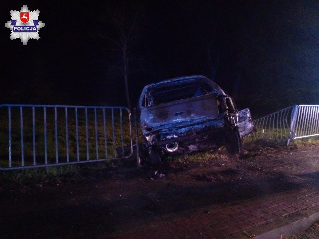 Kierowca doprowadził do kolizji, a następnie podpalił swoje Subaru