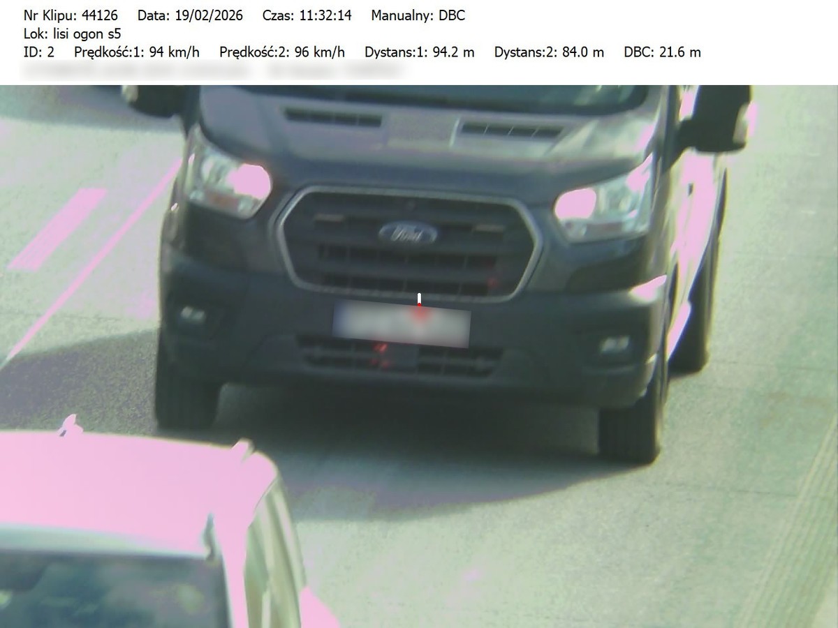 Policjanci kontrolowali odległość między pojazdami