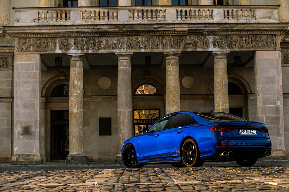 Audi S8